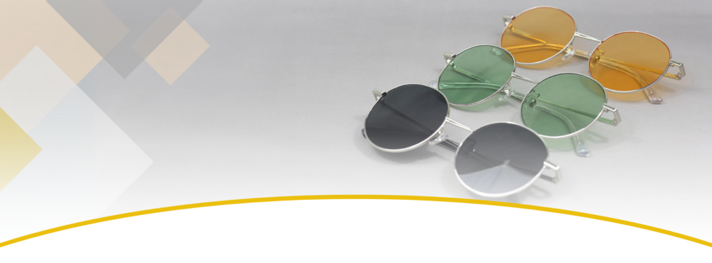 slnečné okuliare troch farieb, čierne, zelené, žlté